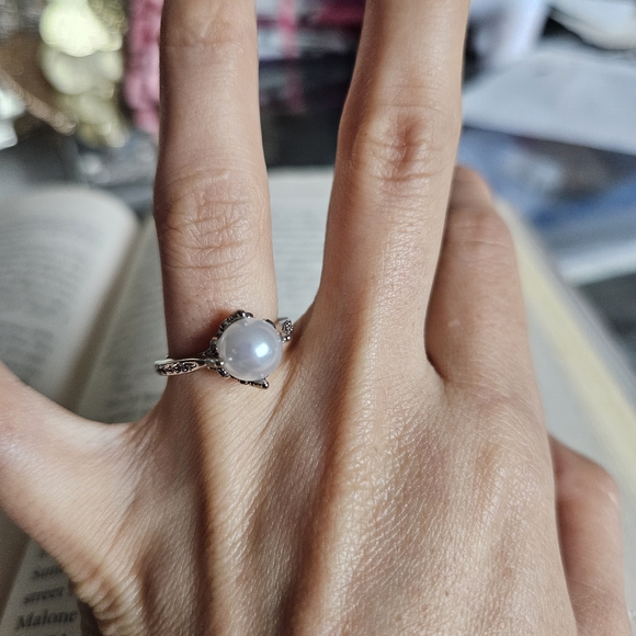 YNS Generic Silver Ring with Pearl Accent Size 6 - Picture 7 of 8